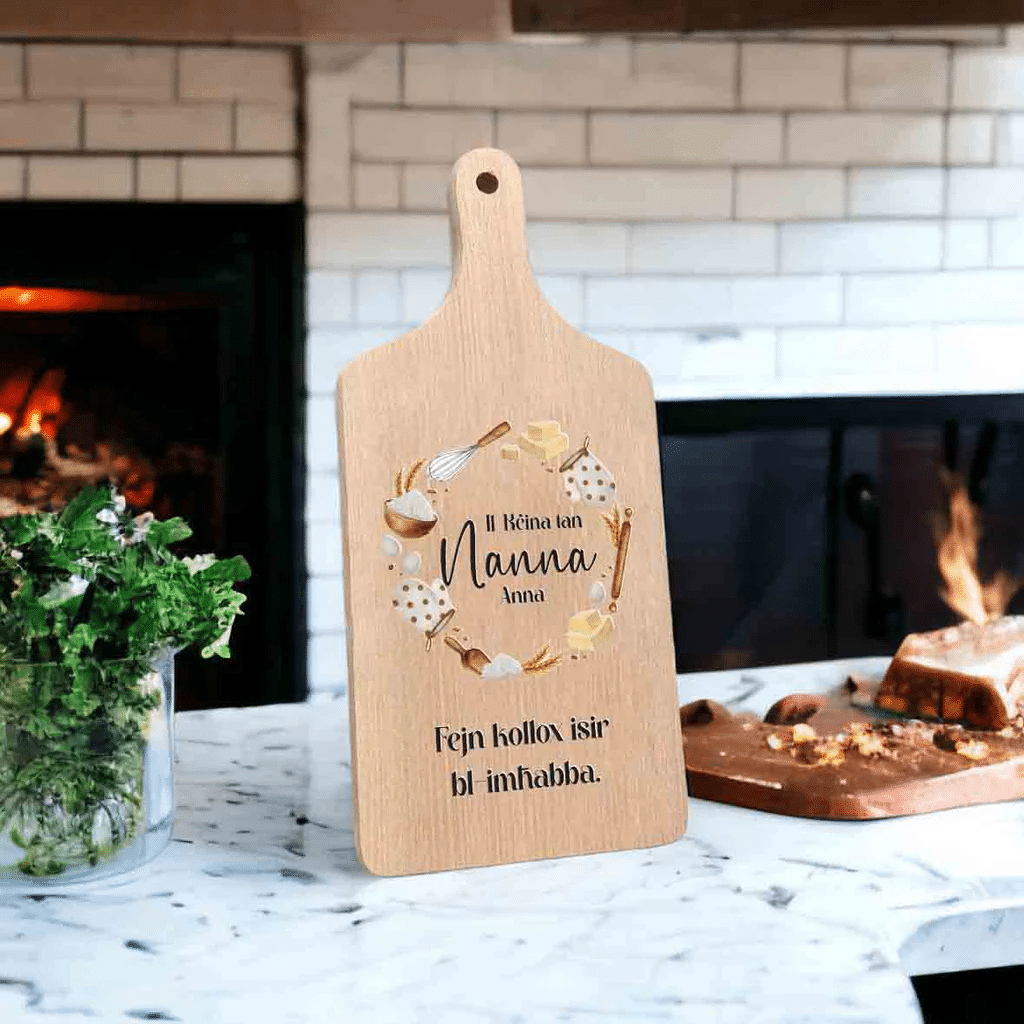 Decorative-Standing-Chopping-Board-Wreath.png Nanna Kitchen Wreath - Decorative Standing Chopping Board - Image 1