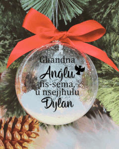 Personalised Għandna Anġlu u Nsejjħulu.. - 10cm Acrylic Bauble
